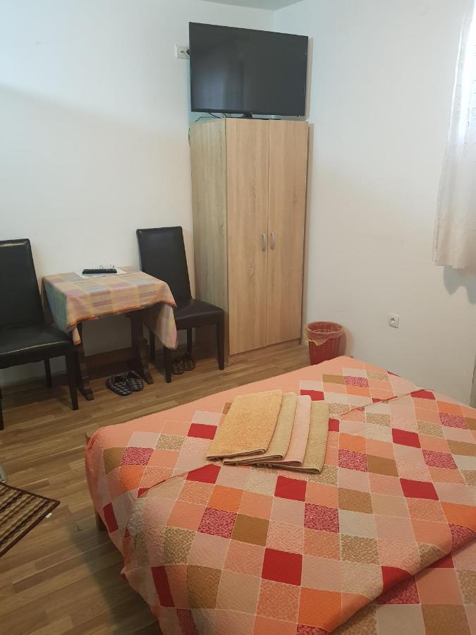 Pansion Lug Ξενοδοχείο Βελιγράδι Εξωτερικό φωτογραφία